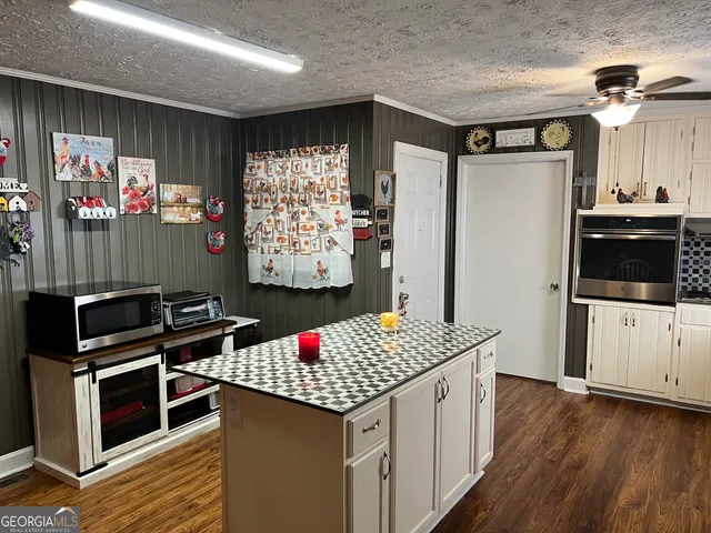 a kitchen that has a lot of cabinets in it