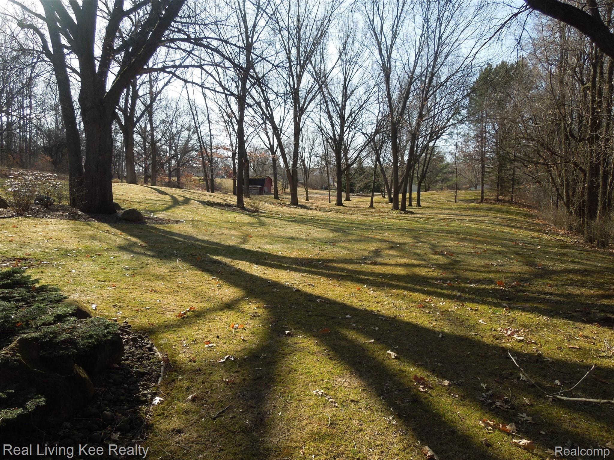 3648 Gregory Road Lake Orion, MI 48359 - Photo 51 of 68 The front yard
