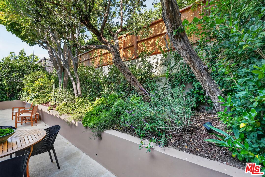 1515 Rendall Place Los Angeles, CA 90026 - Photo 35 of 46