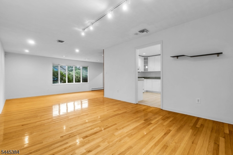 7 Oak Ridge Springfield, NJ 07081 - Photo 13 of 42 Gallery Image 13