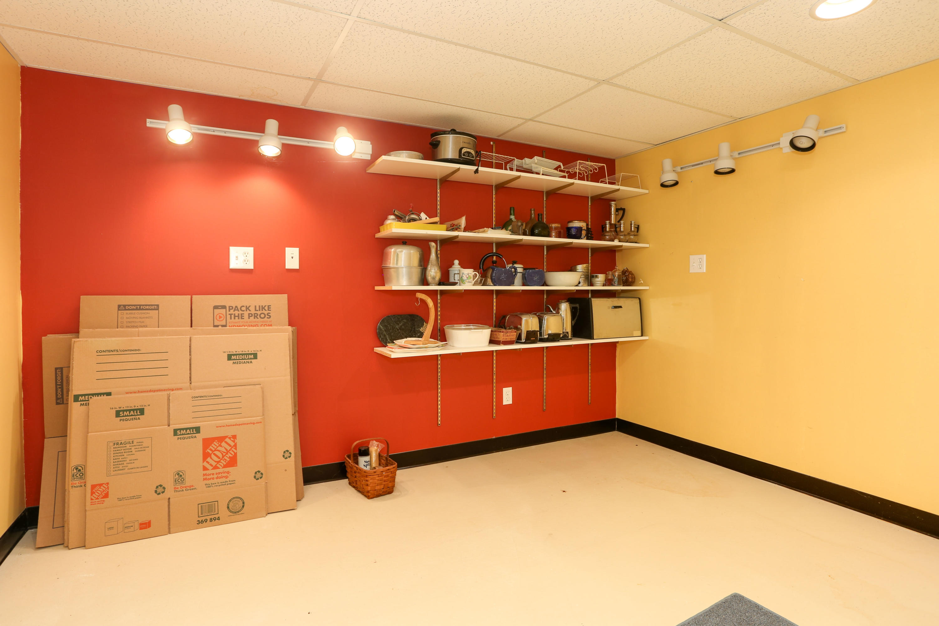 17 Windsor Point Mashpee, MA 02649 - Photo 38 of 40 Lower level office/workout