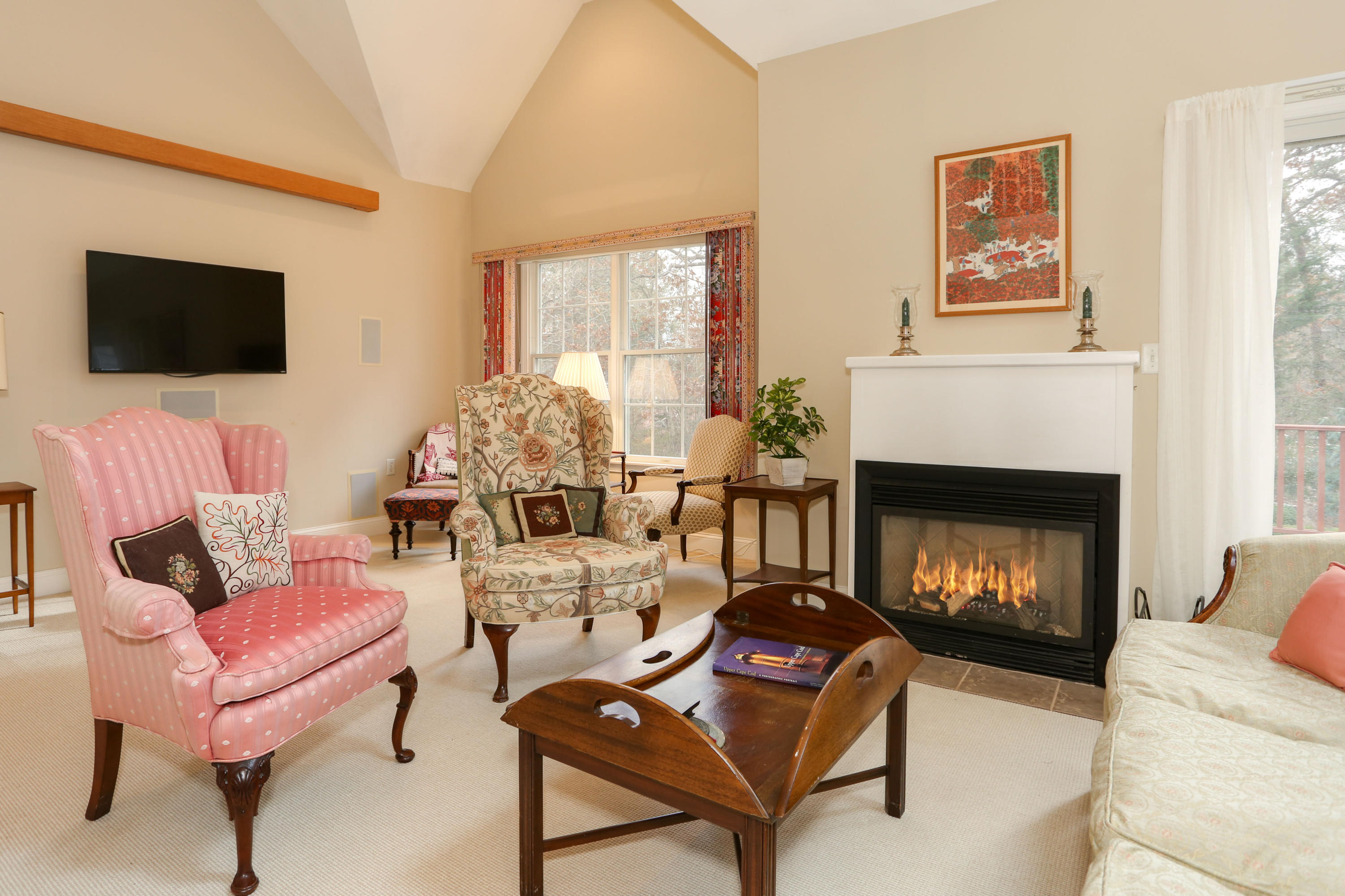 17 Windsor Point Mashpee, MA 02649 - Photo 4 of 40 Living room