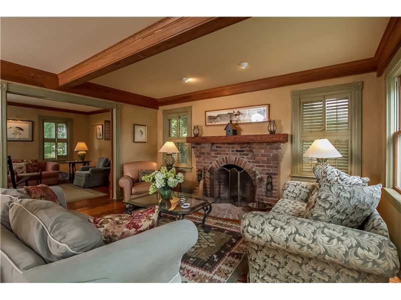 7 Ledge Road Newport, RI 02840 - Photo 5 of 22 Living Room.