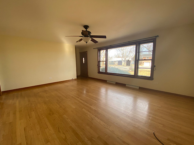 138 North Rohlwing Road Palatine, IL 60074 - Photo 2 of 21