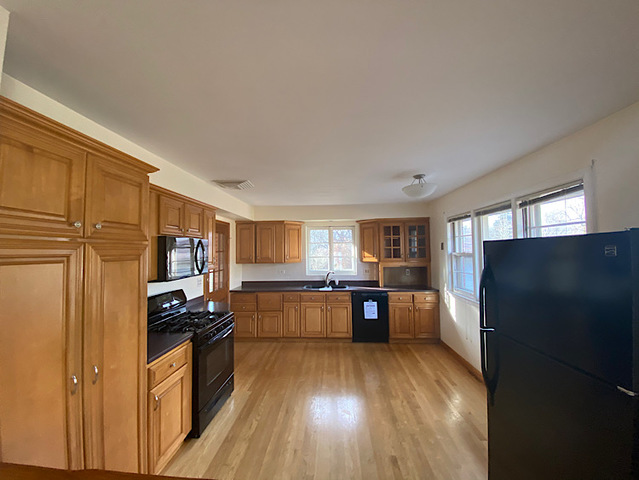 138 North Rohlwing Road Palatine, IL 60074 - Photo 5 of 21