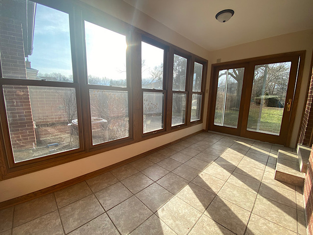 138 North Rohlwing Road Palatine, IL 60074 - Photo 8 of 21
