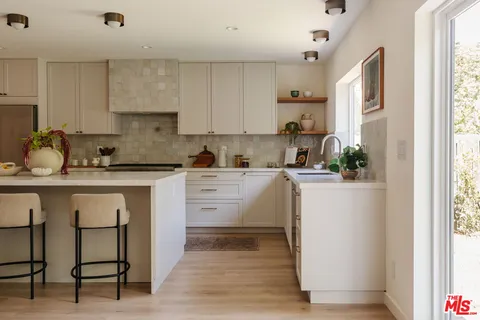 $1,350,000 | 22060 Independencia Street, Woodland Hills, CA 91364