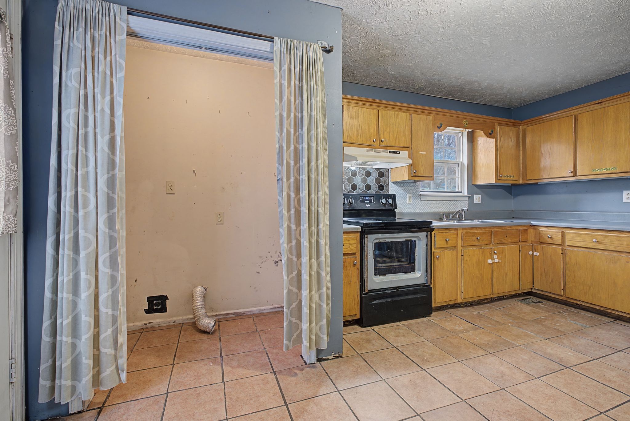 178 Spring Street Carthage, TN 37030 - Photo 11 of 27 a kitchen with stainless steel appliances granite countertop a stove and a refrigerator