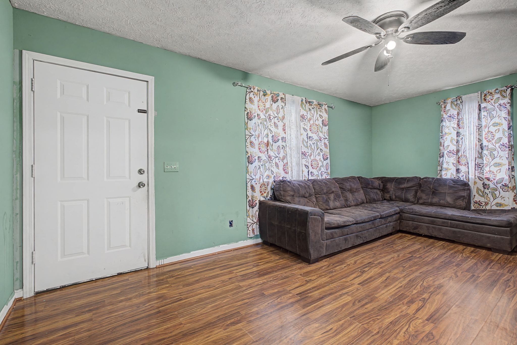 178 Spring Street Carthage, TN 37030 - Photo 6 of 27 a living room with furniture and a large window