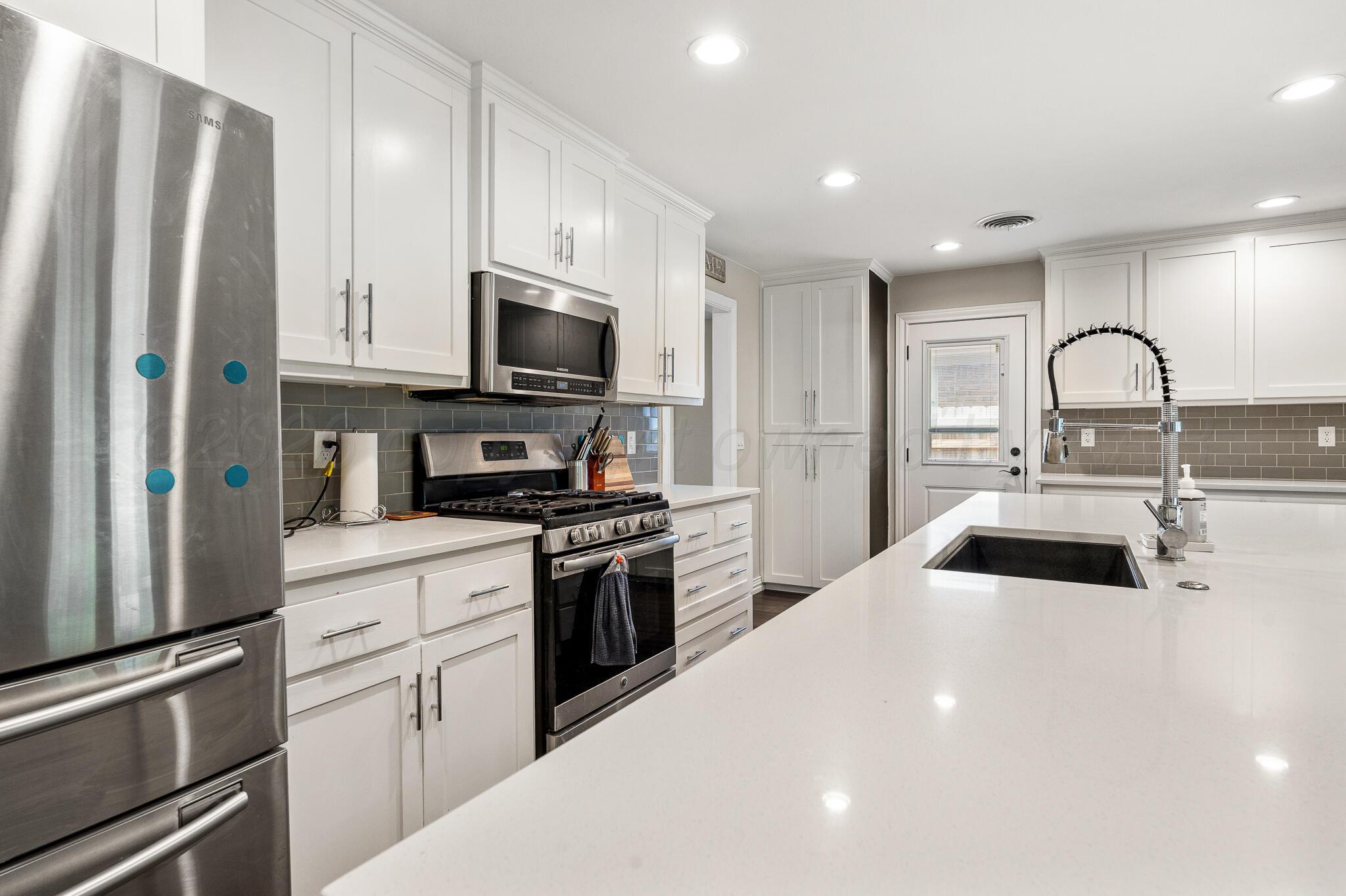 2307 Larry Street Amarillo, TX 79106 - Photo 11 of 35 Kitchen