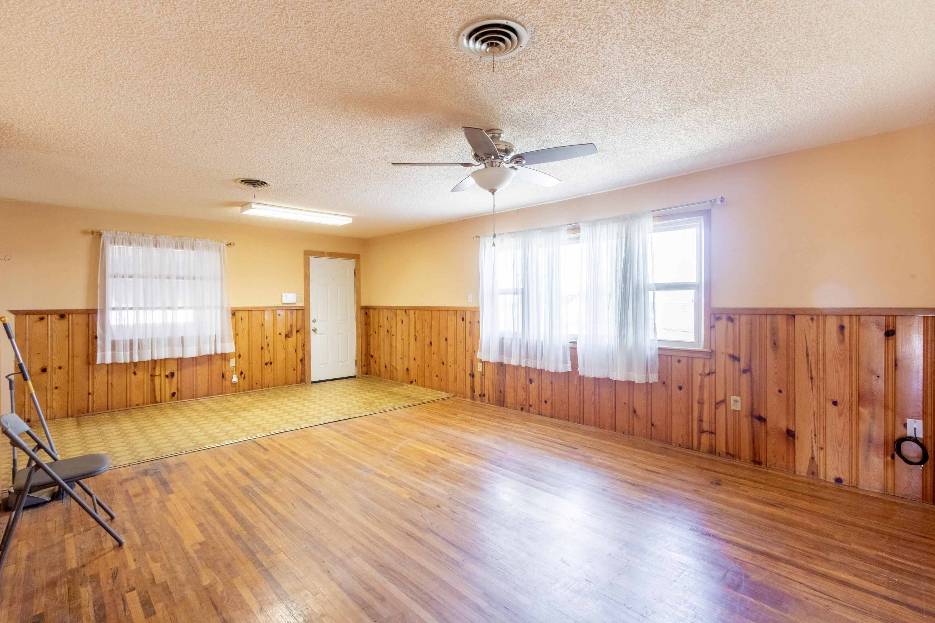 4817 C R 3300 Slaton, TX 79364 - Photo 4 of 30 Living Area