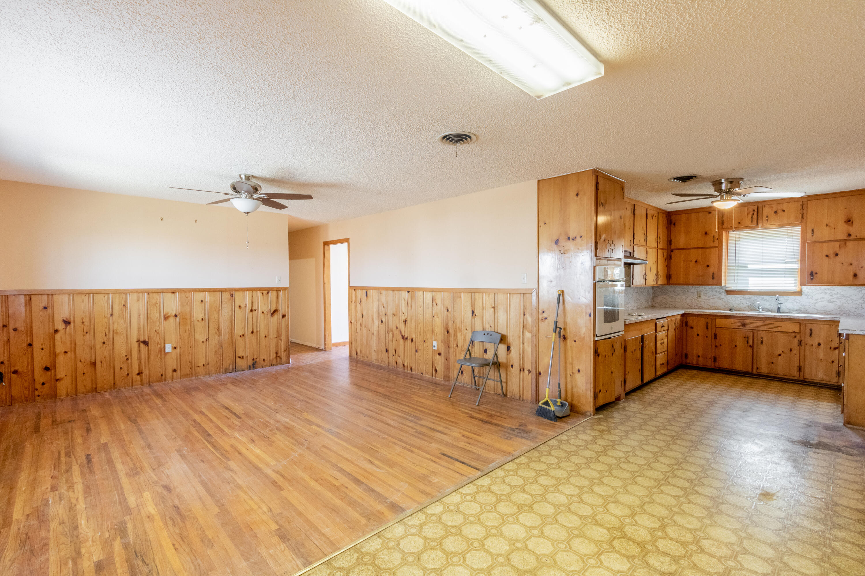 4817 C R 3300 Slaton, TX 79364 - Photo 10 of 30 Eating Area