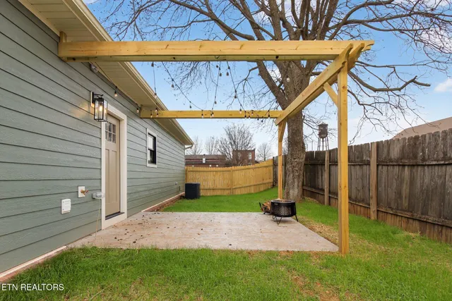 $299,000 | 201 Cedar Street, Loudon, TN 37774