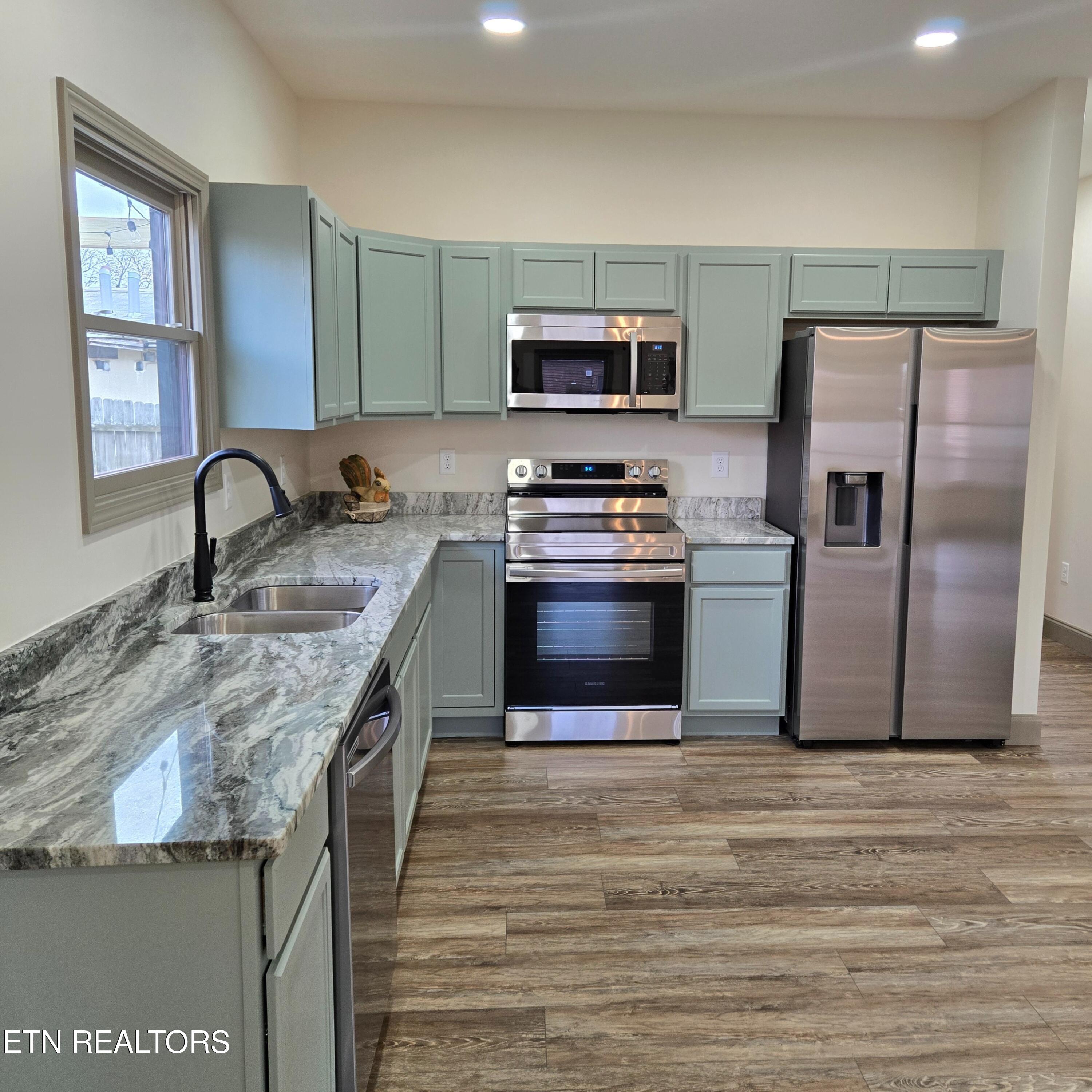 201 Cedar Street Loudon, TN 37774 - Photo 2 of 36 beyc6957a5b4c31d7