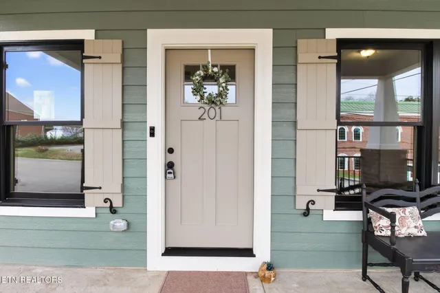 $299,000 | 201 Cedar Street, Loudon, TN 37774