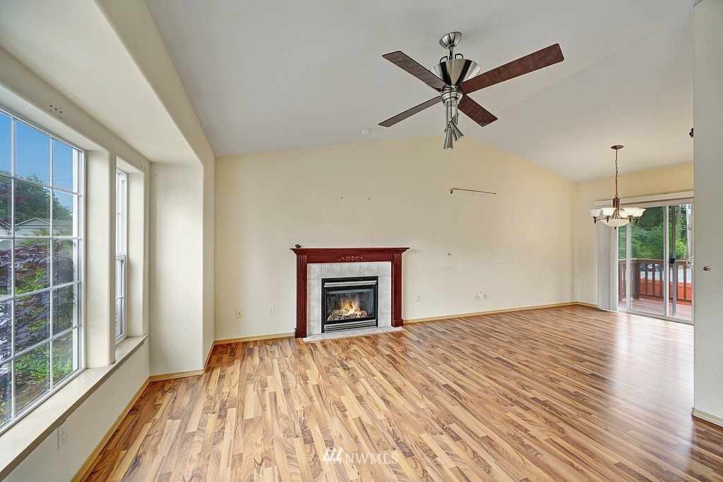 12618 Alexander Road Everett, WA 98204 - Photo 3 of 8 Gallery Image 3