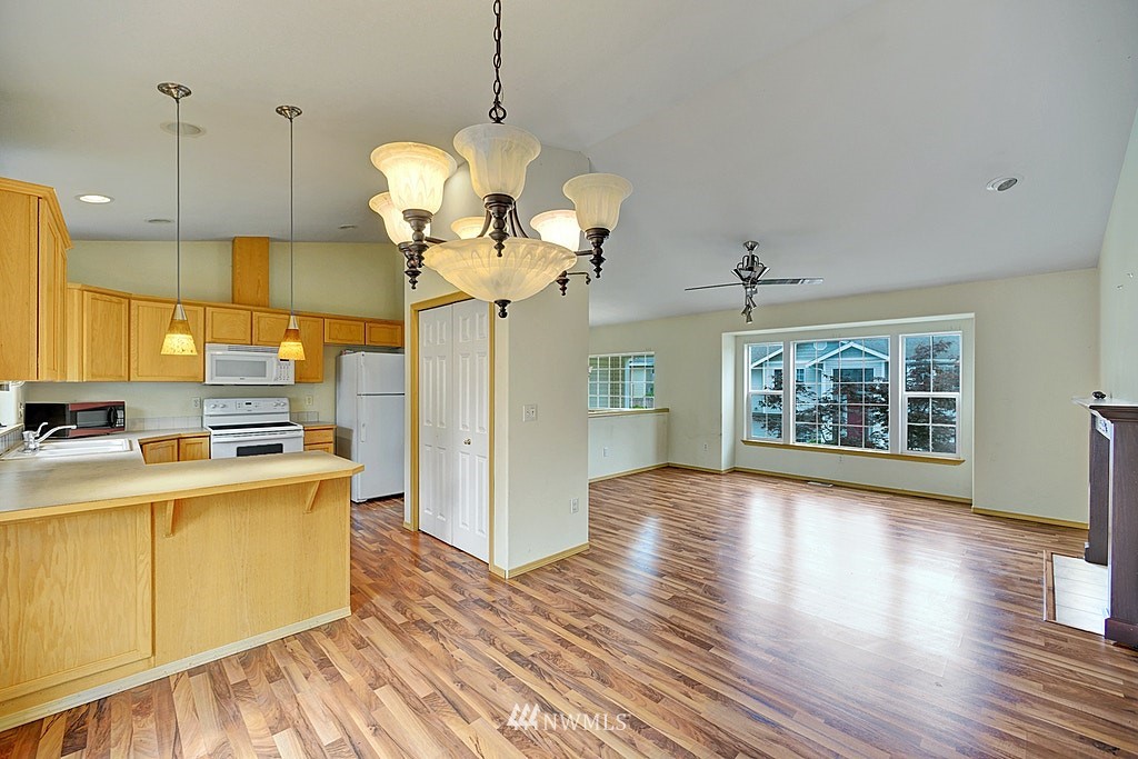 12618 Alexander Road Everett, WA 98204 - Photo 4 of 8 Gallery Image 4