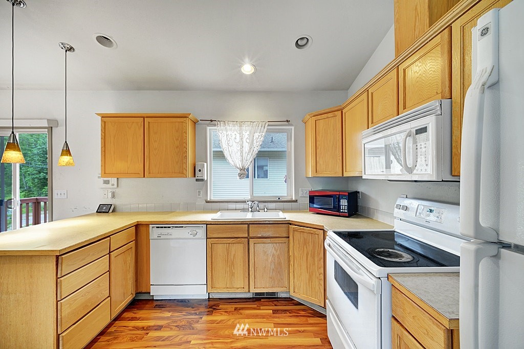 12618 Alexander Road Everett, WA 98204 - Photo 5 of 8 Gallery Image 5