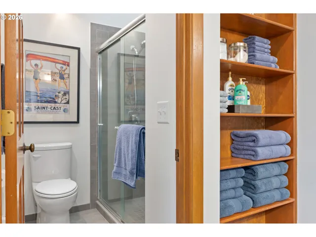 a bathroom with a toilet and a shower