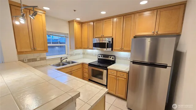 $2,545 | 4315 Issaquah-Pine Lake Road Southeast, Unit 1004, Sammamish, WA 98075