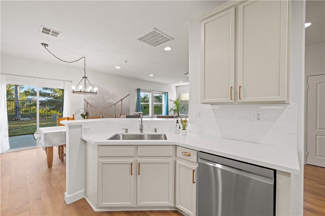 28238 Alton Way Castaic, CA 91384 - Photo 11 of 32