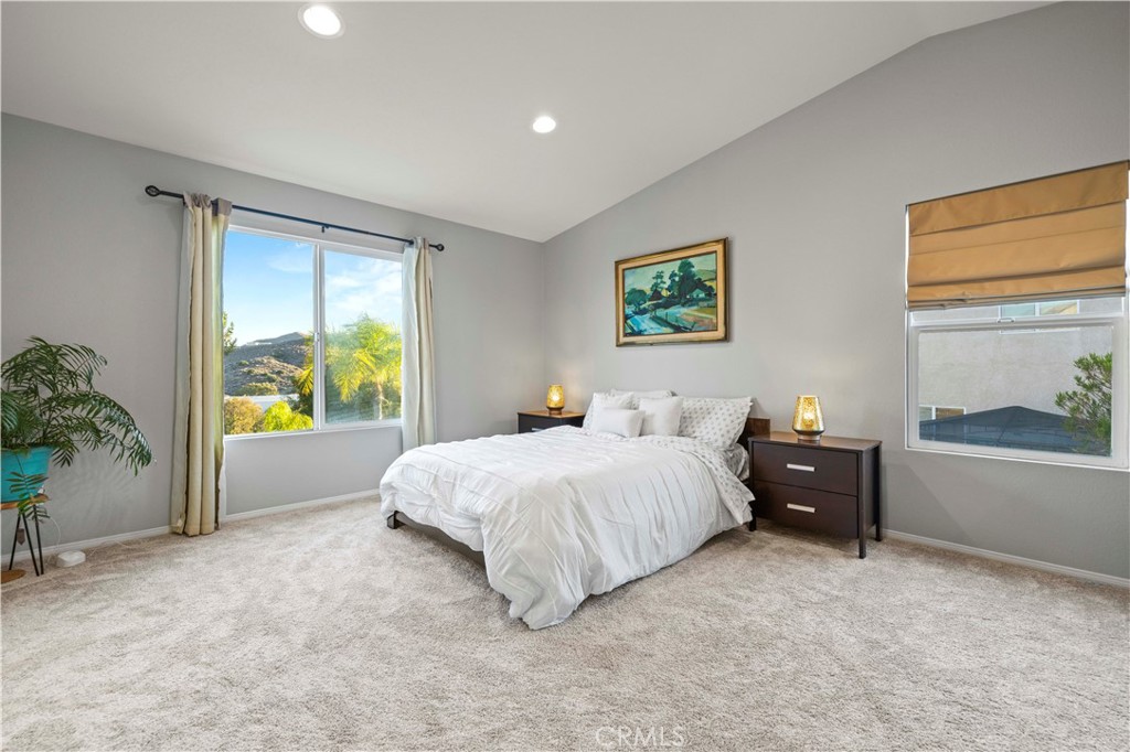 28238 Alton Way Castaic, CA 91384 - Photo 13 of 32