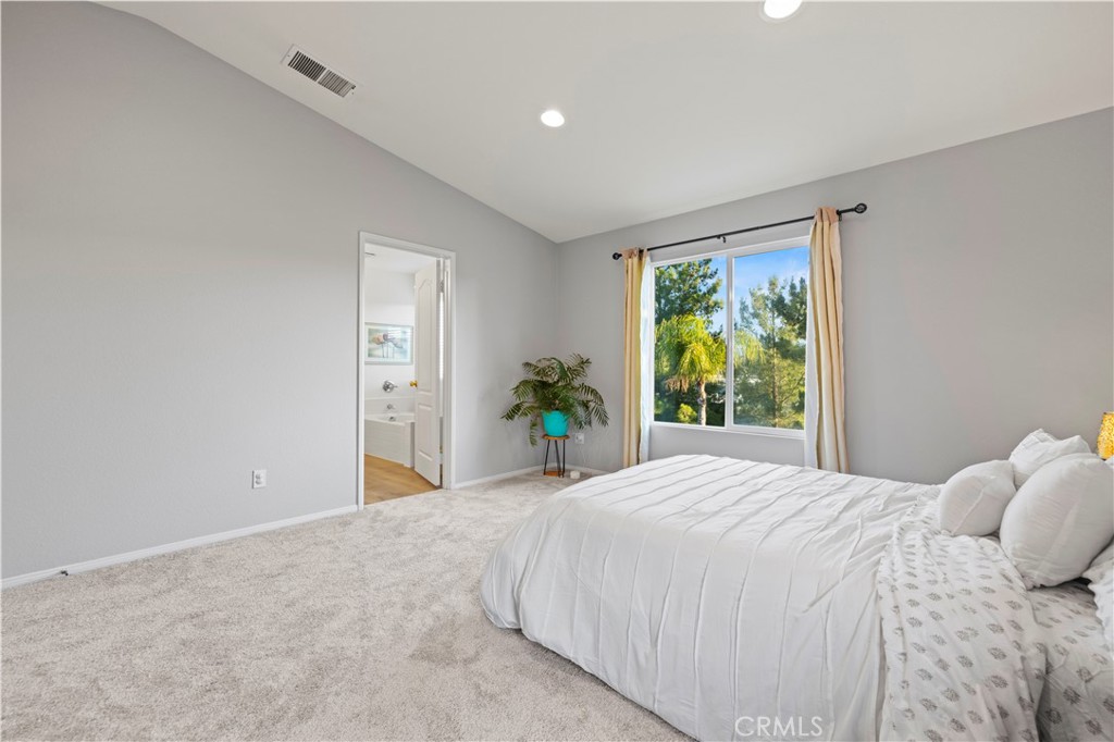 28238 Alton Way Castaic, CA 91384 - Photo 14 of 32