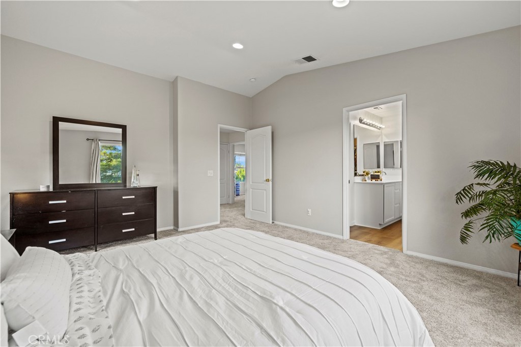 28238 Alton Way Castaic, CA 91384 - Photo 15 of 32