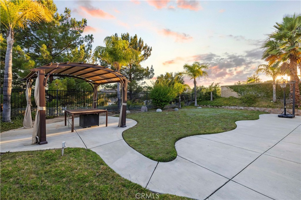 28238 Alton Way Castaic, CA 91384 - Photo 30 of 32