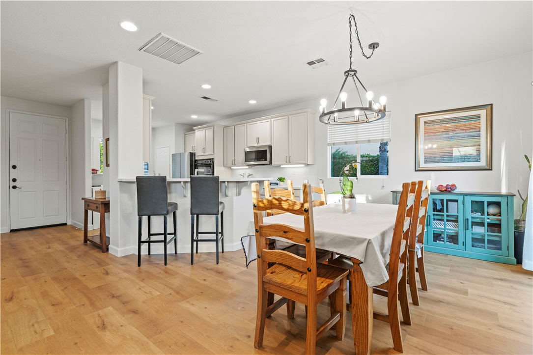 28238 Alton Way Castaic, CA 91384 - Photo 7 of 32