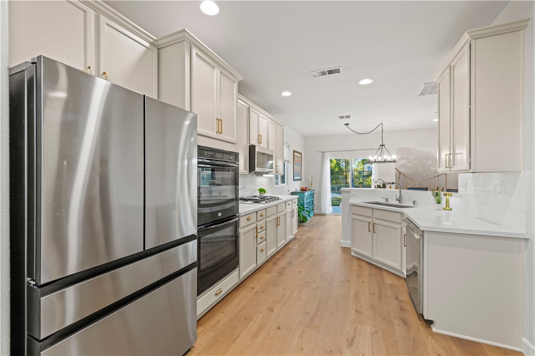 28238 Alton Way Castaic, CA 91384 - Photo 9 of 32