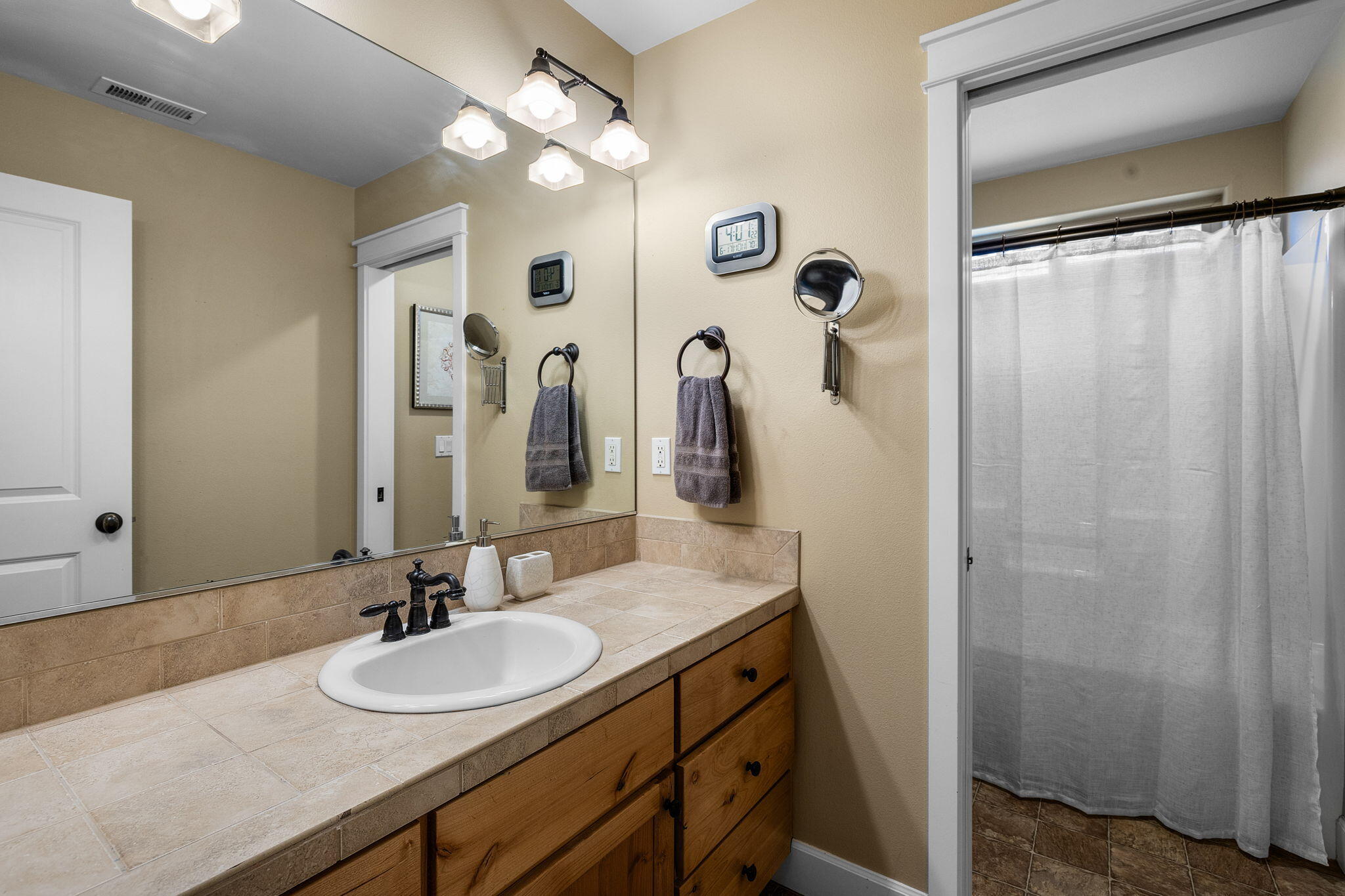 20959 Yeoman Road Bend, OR 97701 - Photo 17 of 30 2024_06_18_20959_yeoman_road-34