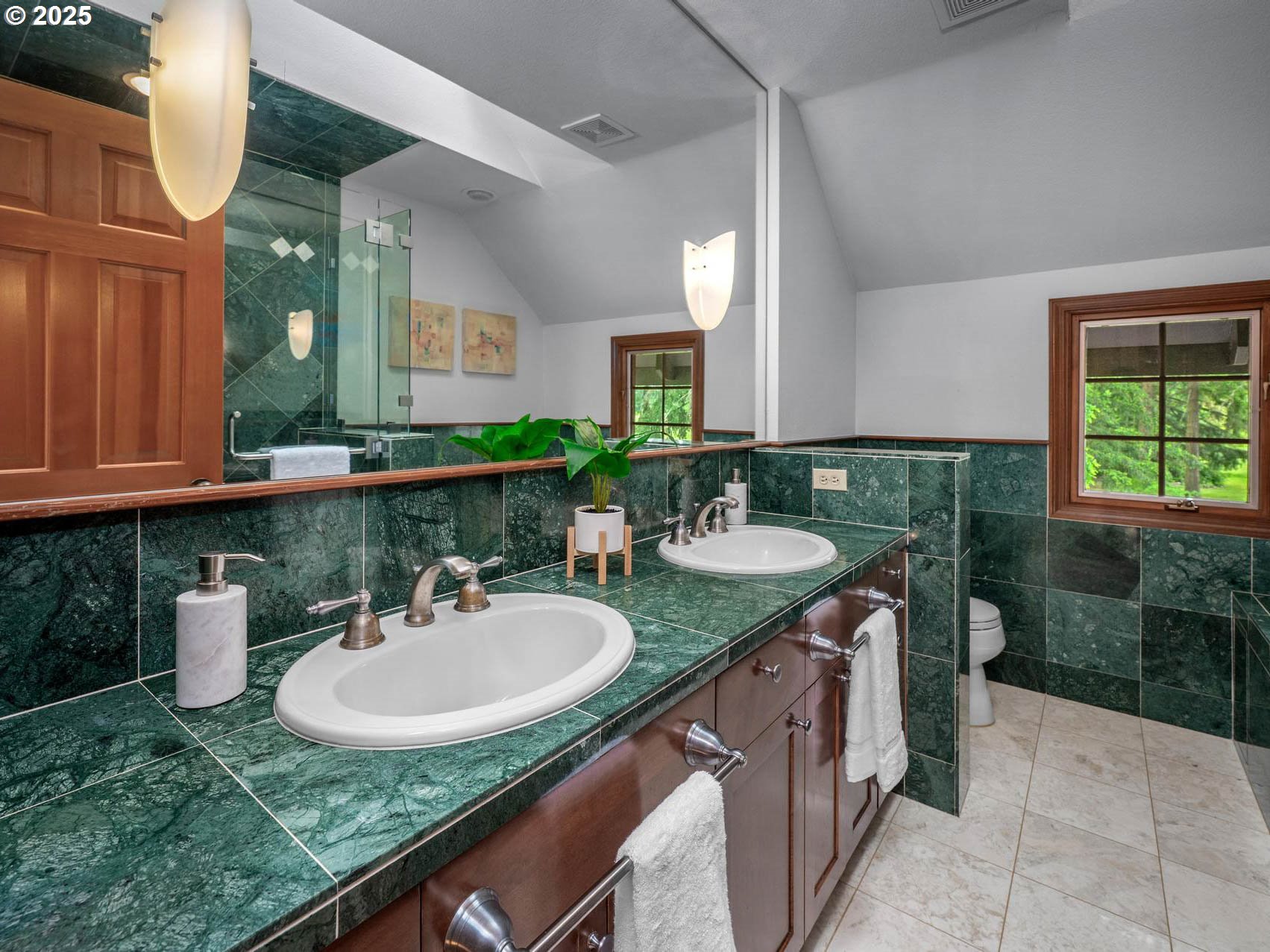 24825 Southwest Daniel Road Beaverton, OR 97078 - Photo 27 of 48 Bathroom