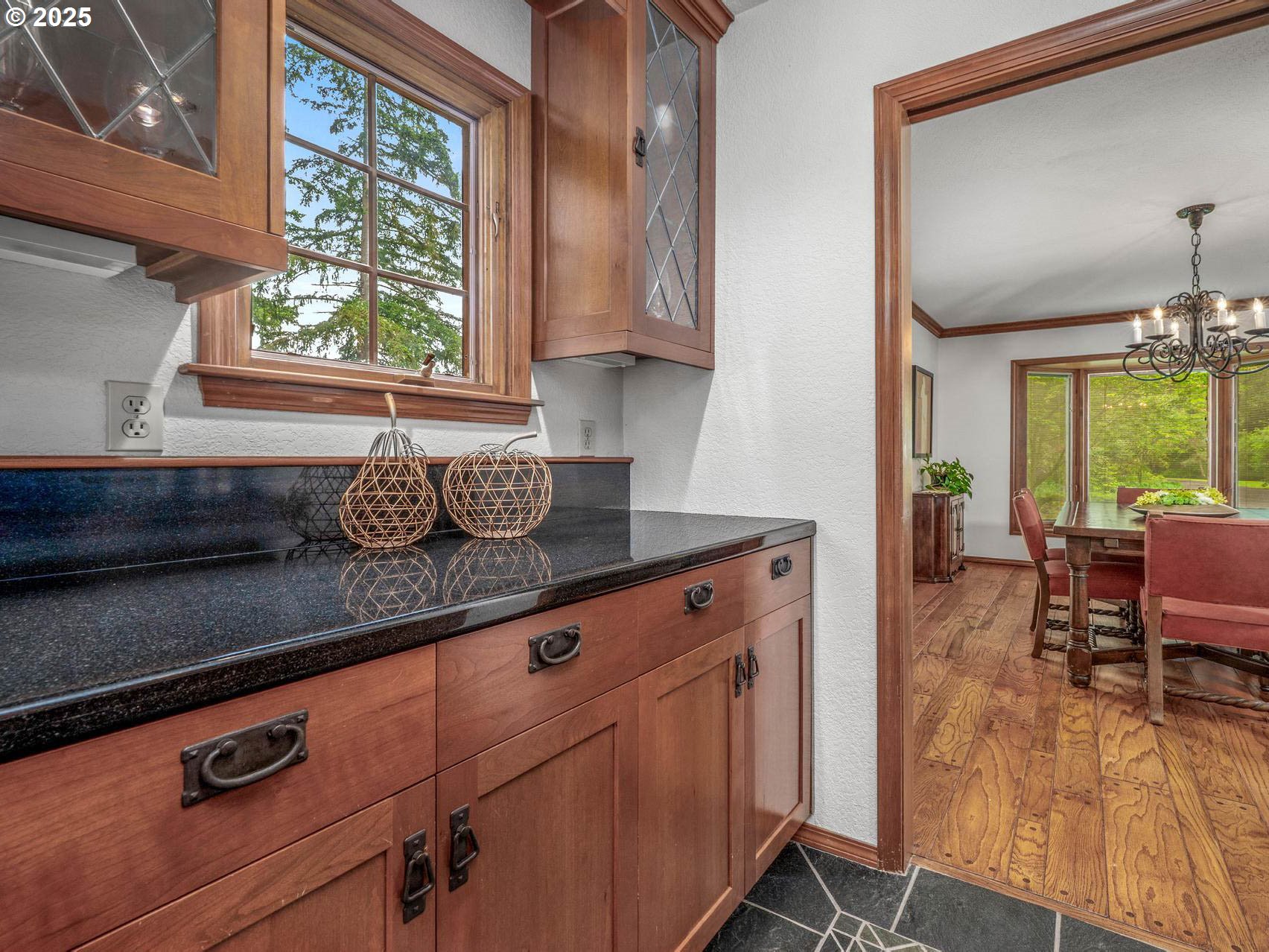 24825 Southwest Daniel Road Beaverton, OR 97078 - Photo 8 of 48 Butler's Pantry