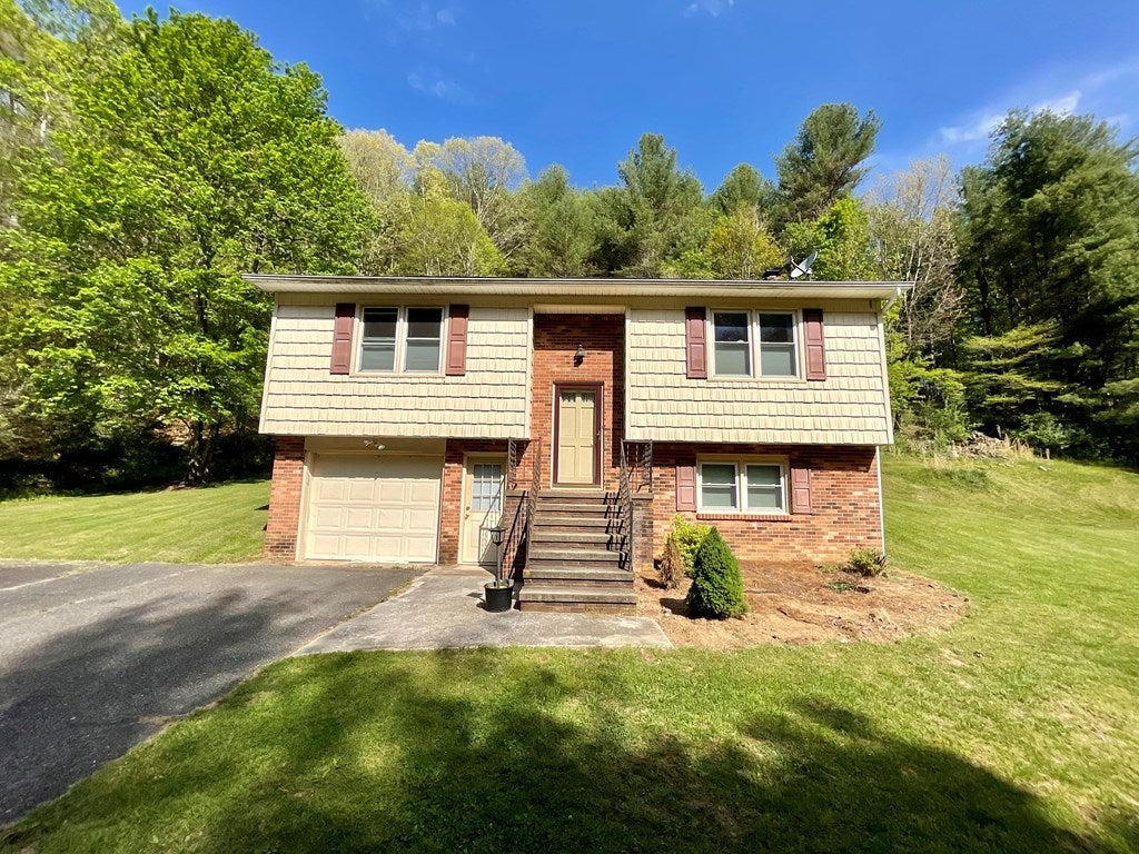 1621 Powerhouse Road Independence, VA 24348 - Photo 2 of 22 Gallery Image 2