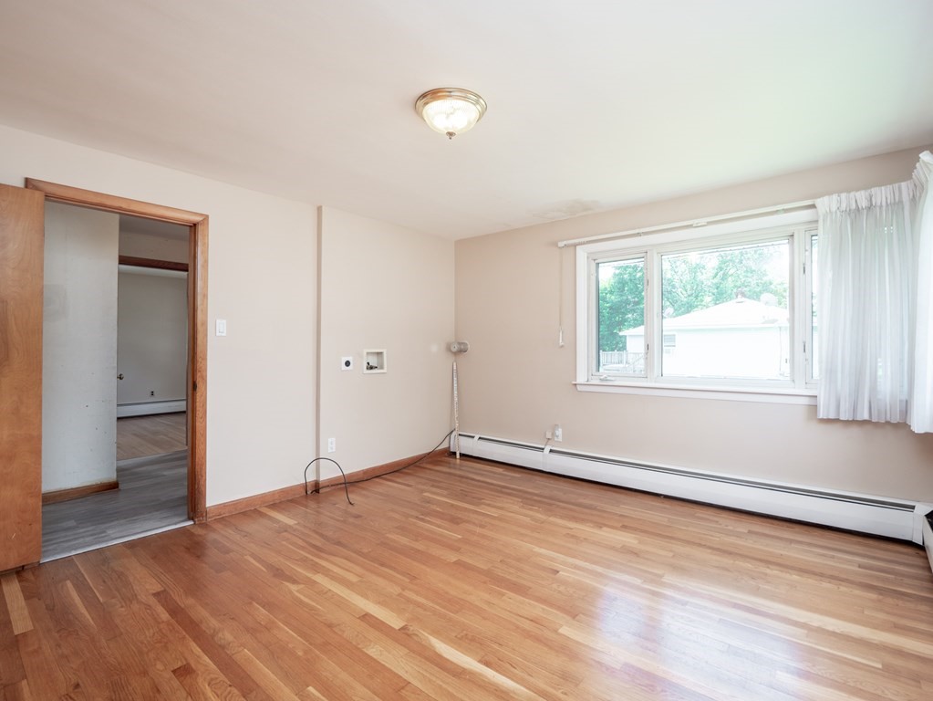 28 Manning Road Chelmsford, MA 01824 - Photo 3 of 42 Gallery Image 3