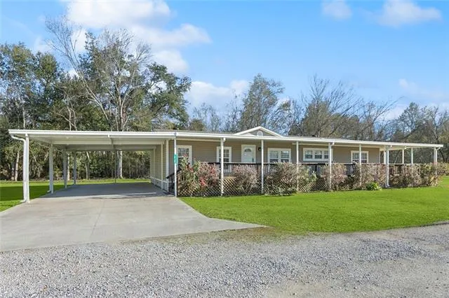 $1,800 | 16139 River Road, Hahnville, LA 70057