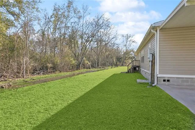 $1,800 | 16139 River Road, Hahnville, LA 70057