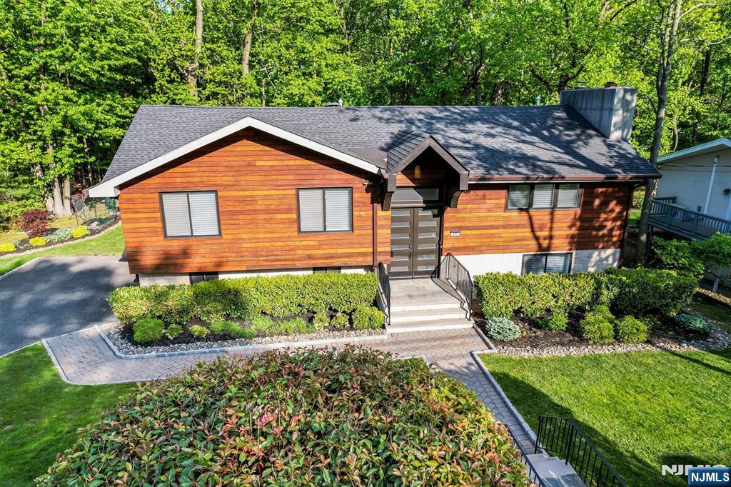655 Floyd Street Englewood Cliffs, NJ 07632 - Photo 36 of 49