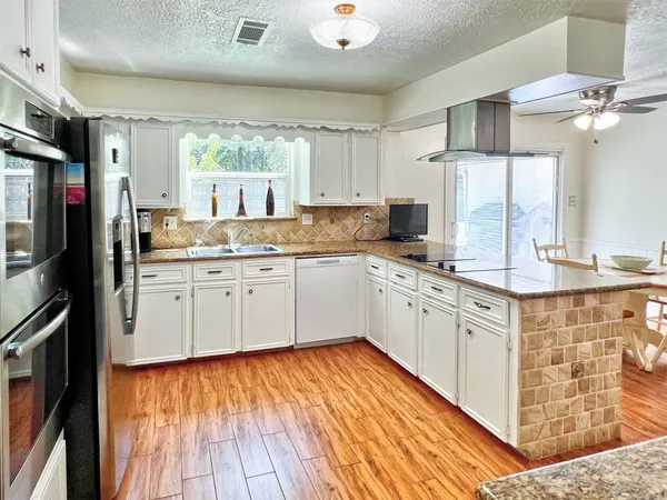 $2,400 | 16902 Summit Oaks Lane, Spring, TX 77379