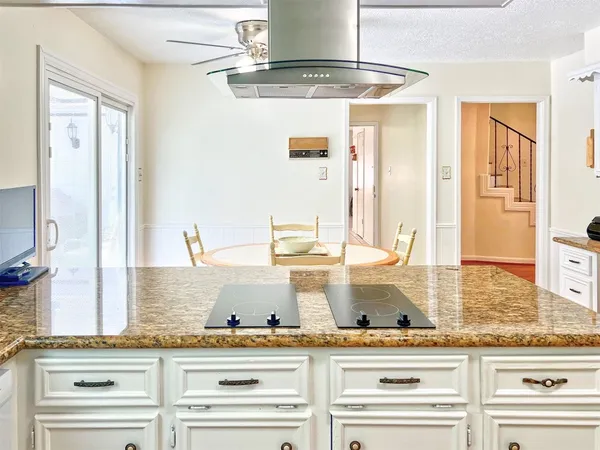 $2,400 | 16902 Summit Oaks Lane, Spring, TX 77379