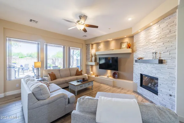 $2,150 | 12368 West Hedge Hog Place, Peoria, AZ 85383