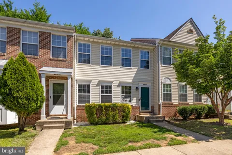 $650,000 | 8906 Royal Astor Way, Fairfax, VA 22031