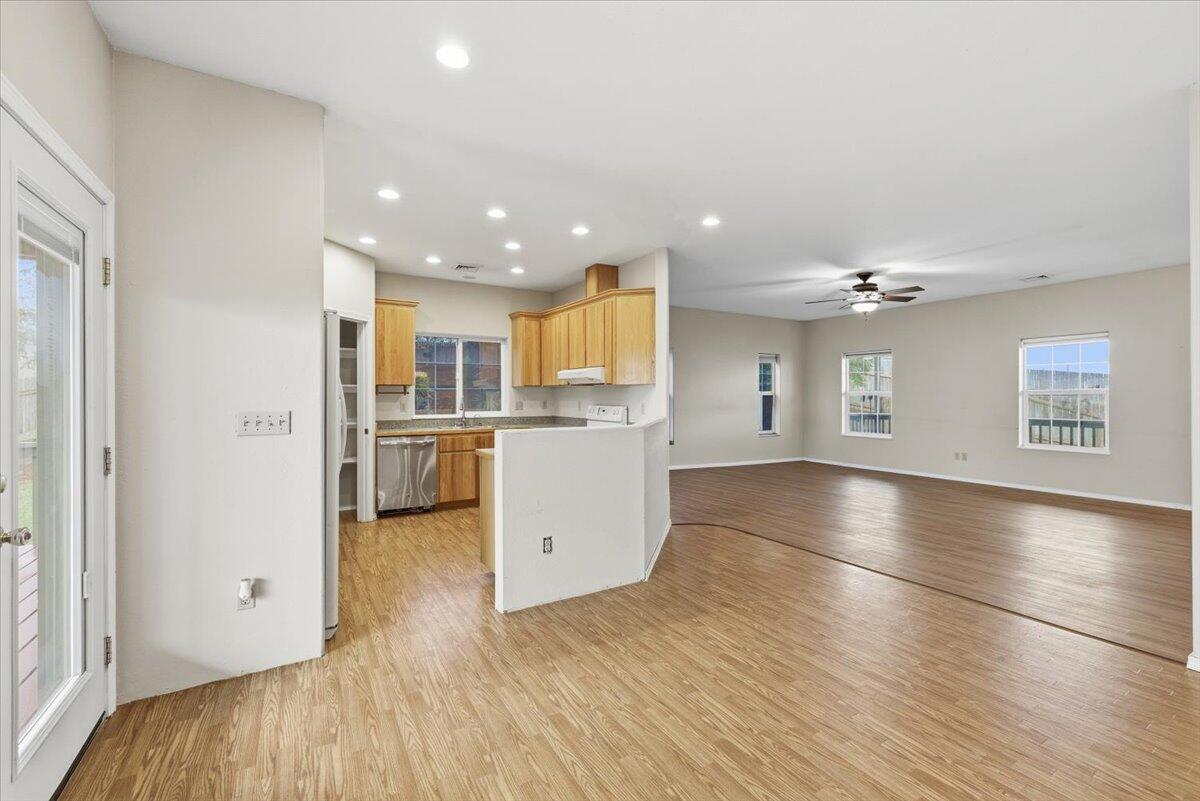 176 Nehalem Loop Roseburg, OR 97471 - Photo 8 of 42 08-CI_0143
