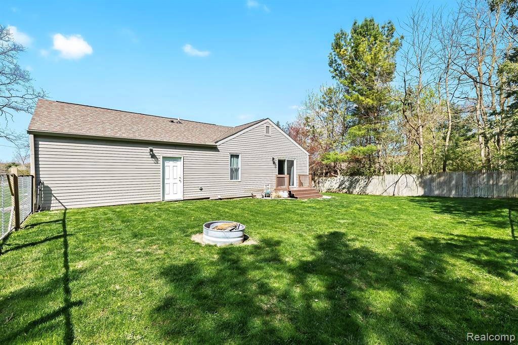 9248 Hartland Road Fenton, MI 48430 - Photo 30 of 36