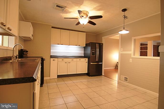 94 Arnold Road Enola, PA 17025 - Photo 3 of 29 Spacious dine in kitchen