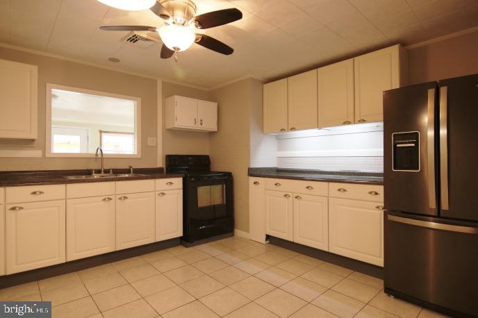 94 Arnold Road Enola, PA 17025 - Photo 5 of 29 Newer double door fridge is included!