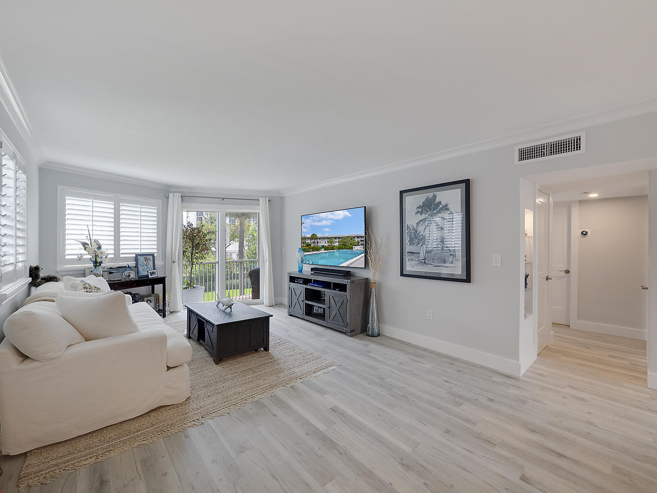 2730 Banyan Road, Unit 21B Boca Raton, FL 33432 - Photo 6 of 18 Large Living Room