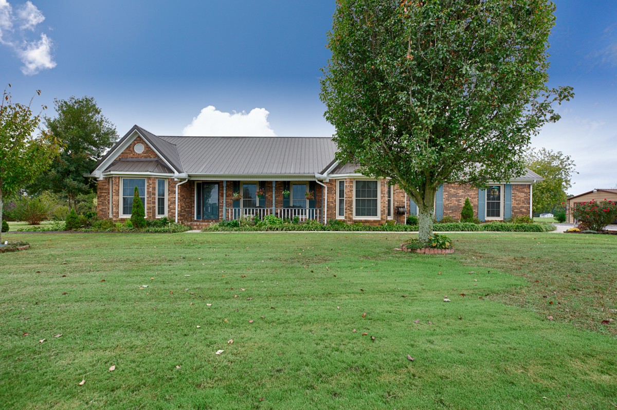 27404 Cedar Hill Road Ardmore, AL 35739 - Photo 2 of 32 a front view of a house with a garden