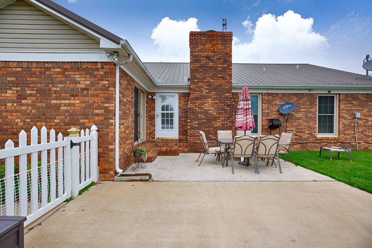 27404 Cedar Hill Road Ardmore, AL 35739 - Photo 23 of 32 a view of a patio with a table and chairs